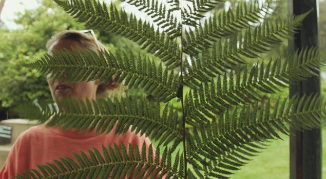 Dom and the fern, Trengwainton. Photo © Barbara Santi.